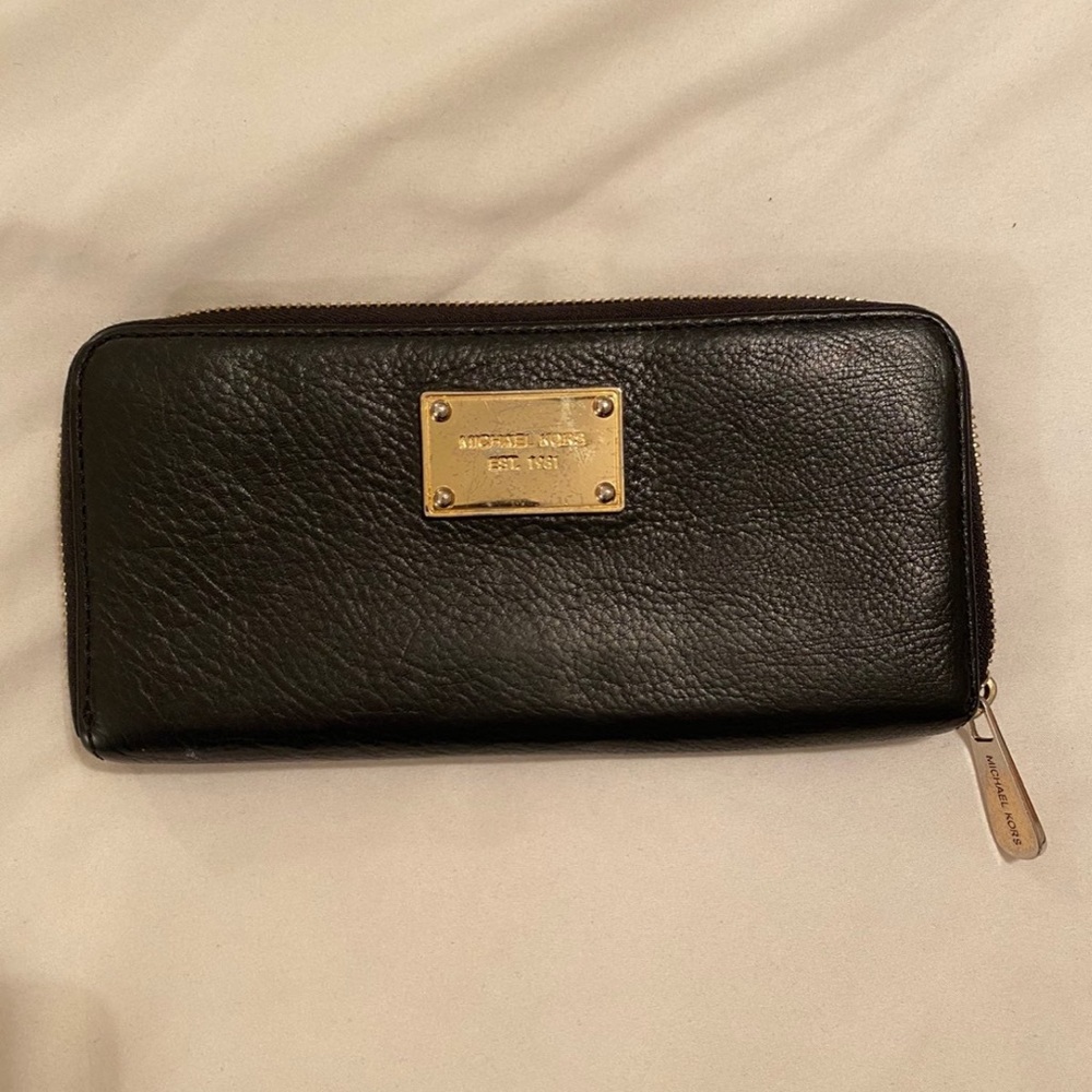 Michael Kors Leather Top Zip Continental Wallet